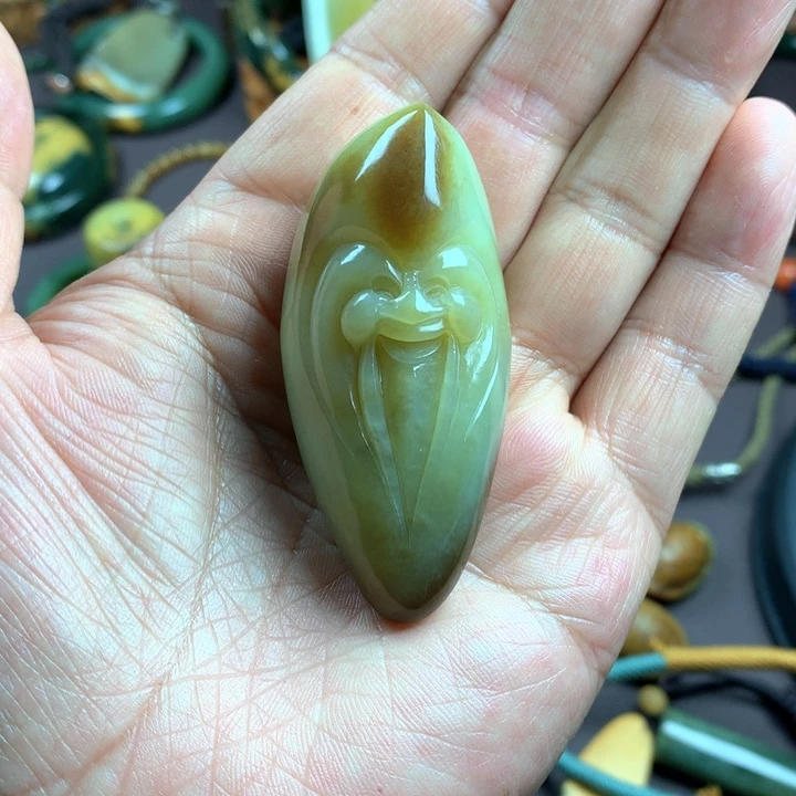 吊坠(赠链)未镶嵌岫岩老玉（透闪石质玉）玄*