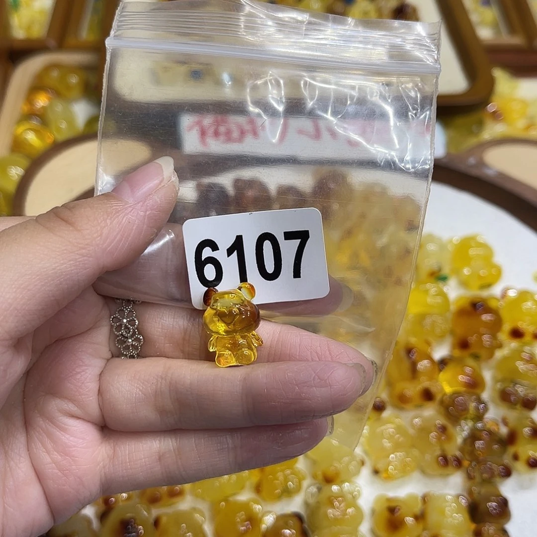 琥珀未镶嵌颈饰蜜蜡