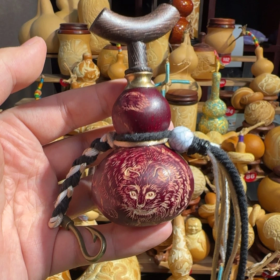 有机玻璃小猫大漆雕刻