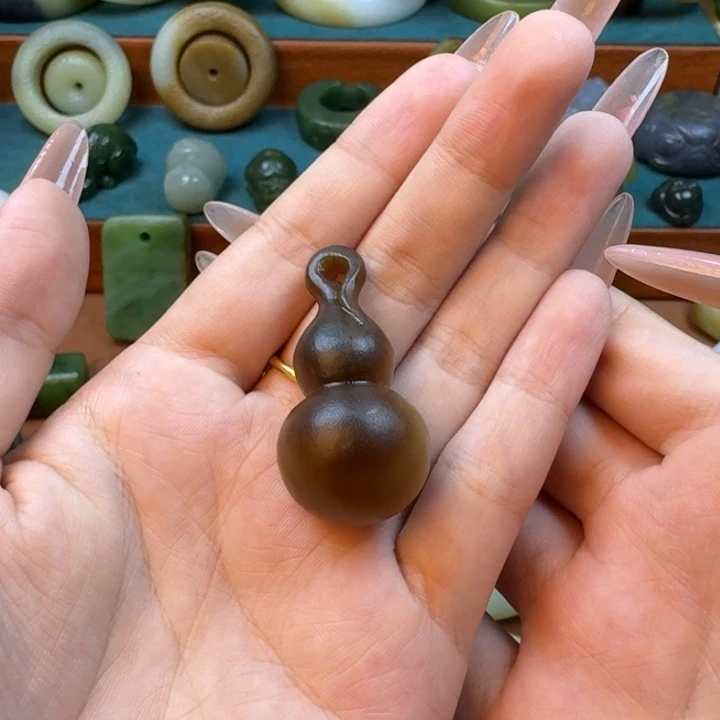 潇***潇和田玉未镶嵌颈饰