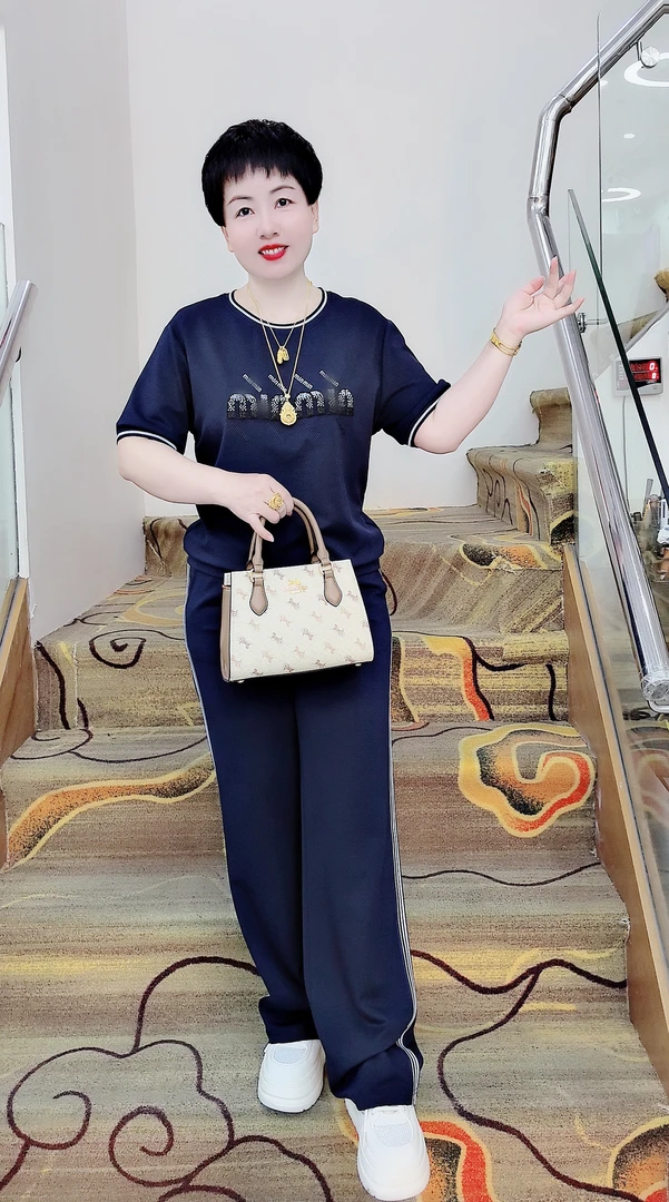 2517  新款时尚潮流舒适套装