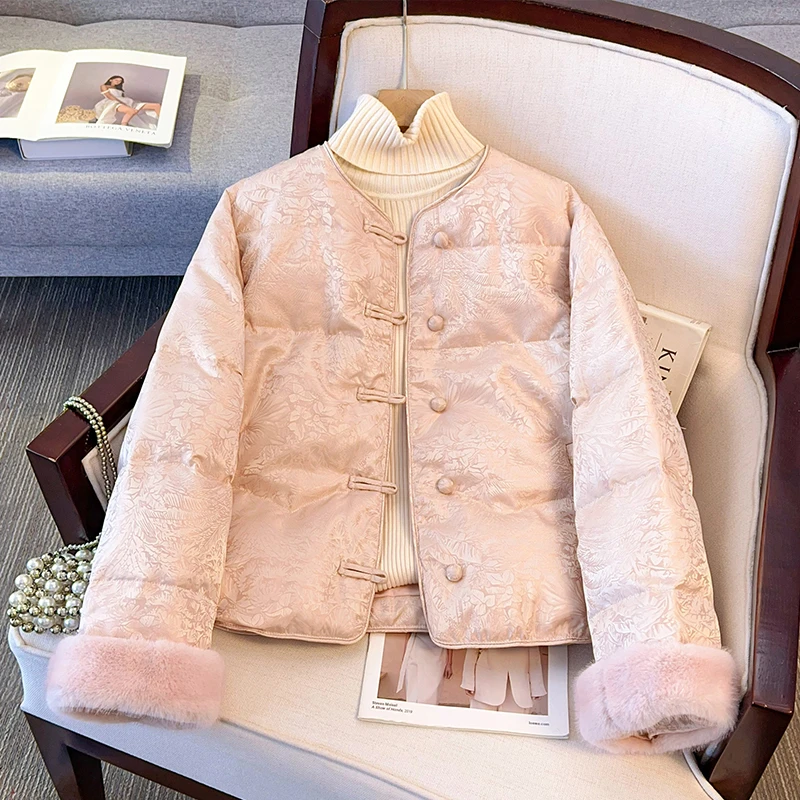 鸭鸭悦享粉色新中式国风盘扣羊羔毛拼接提花羽绒服女2025冬装年轻
