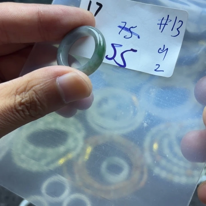 颈饰未镶嵌翡翠戒指