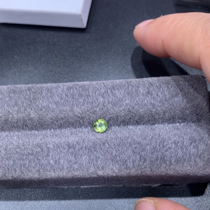 裸石蓝宝石一***萌0.4克拉