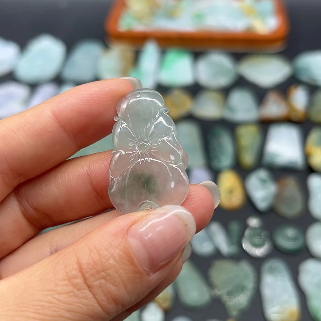 【闪购商品】翡翠颈饰未镶嵌荷叶
