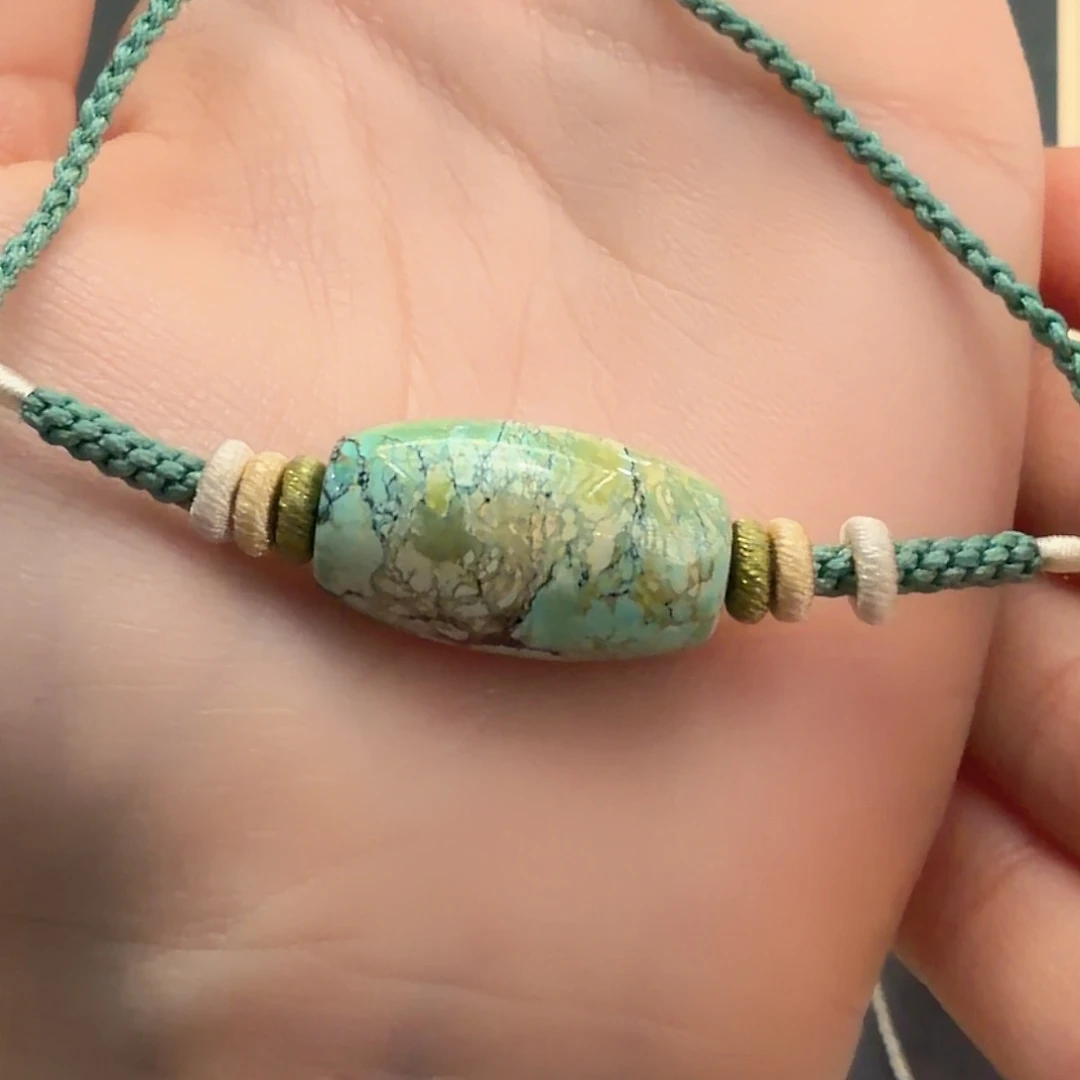 绿松石未镶嵌颈饰