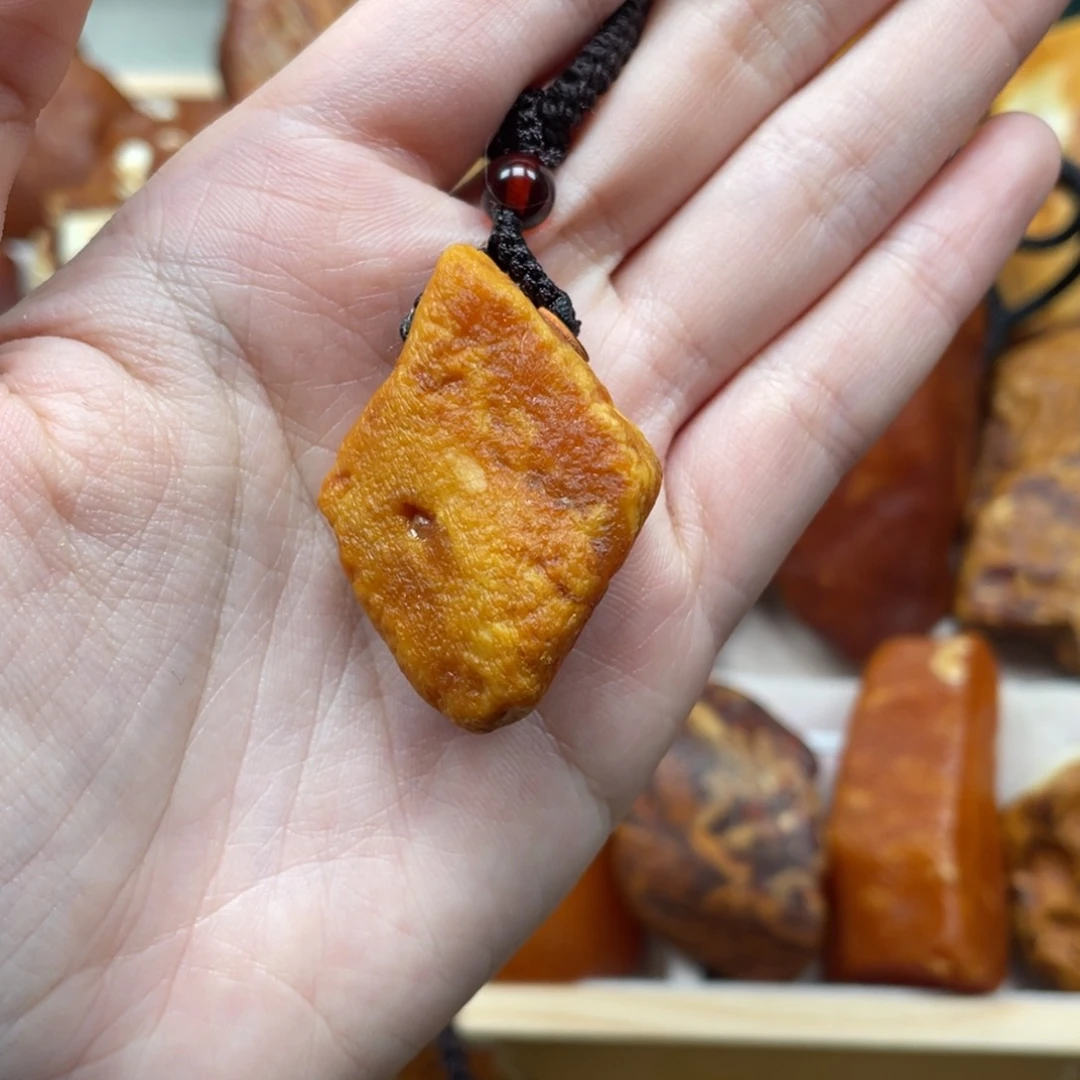 琥珀珠宝奇石未镶嵌