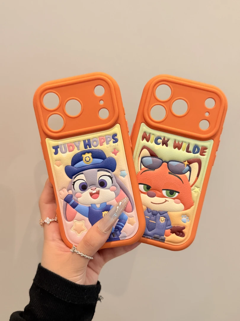 皮质动物城狐狸兔子情侣手机壳适用iPhone17promax毛绒挂件精孔