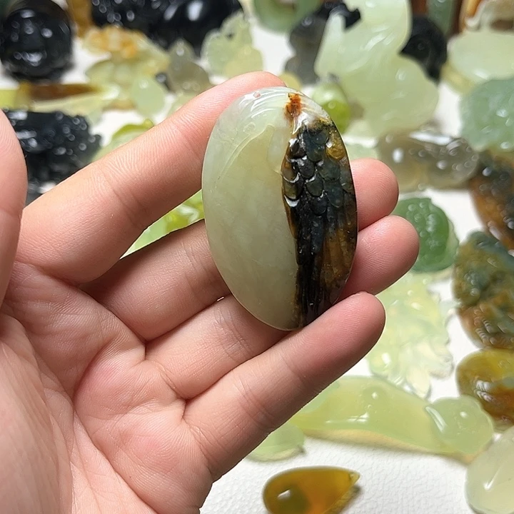 未镶嵌蛇纹石玉颈饰