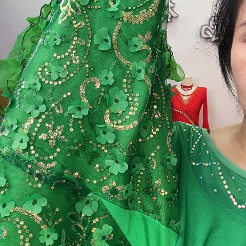摩登舞交谊舞了件衣服