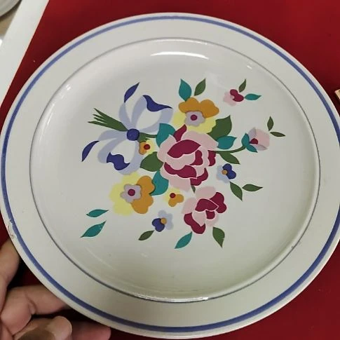 瓷片瓷片，各种摆件，沙锅！