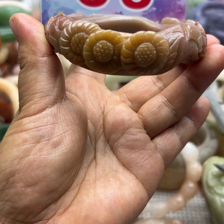 未镶嵌手镯石英岩玉