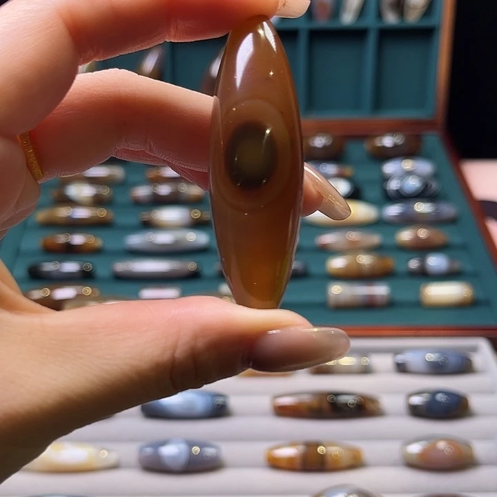 小***善玛瑙/玉髓未镶嵌颈饰