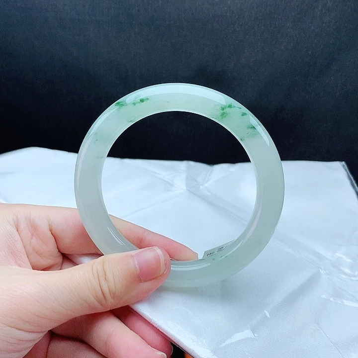 翡翠手镯未镶嵌54圈