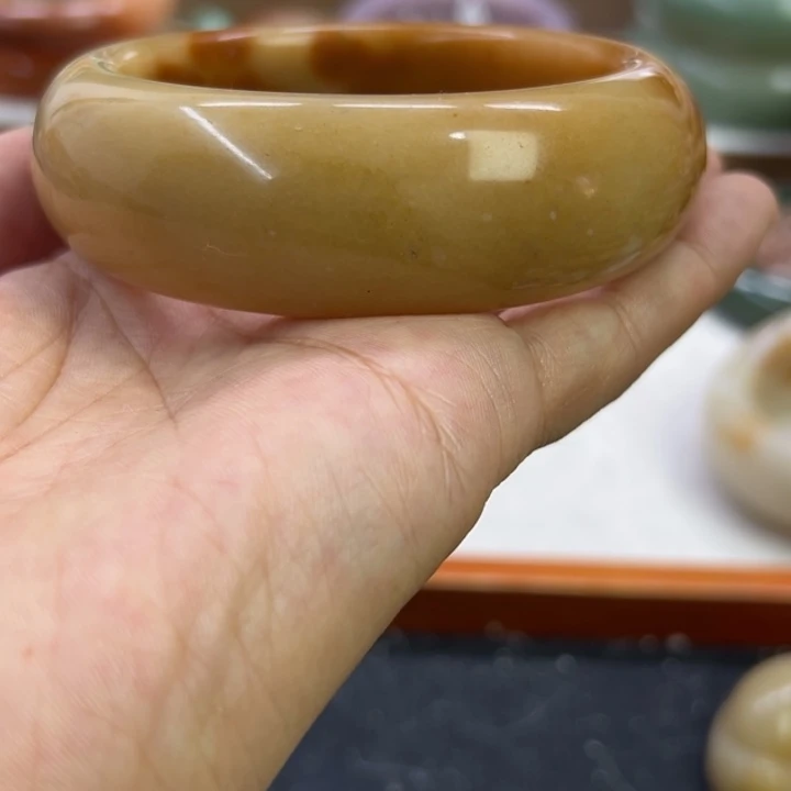 石英岩玉未镶嵌手镯