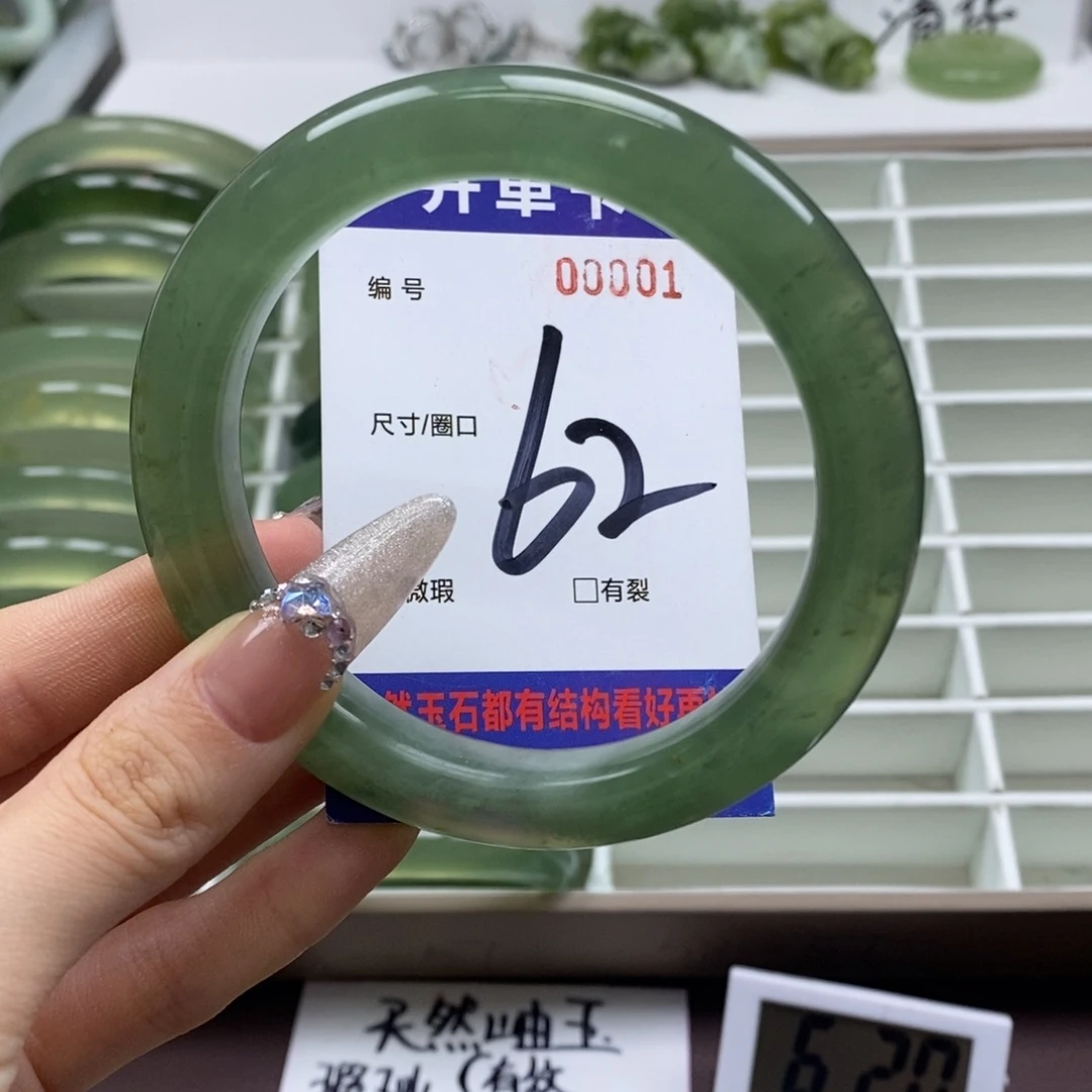 蛇纹石玉手镯未镶嵌