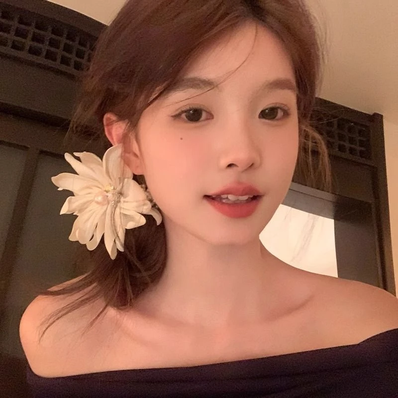 精致白花珍珠发圈大朵花瓣设计出街氛围感秒变仙女【我的脸很圆】