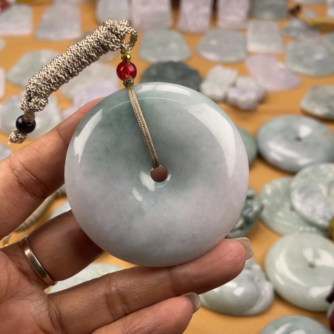 翡翠未镶嵌颈饰平安扣