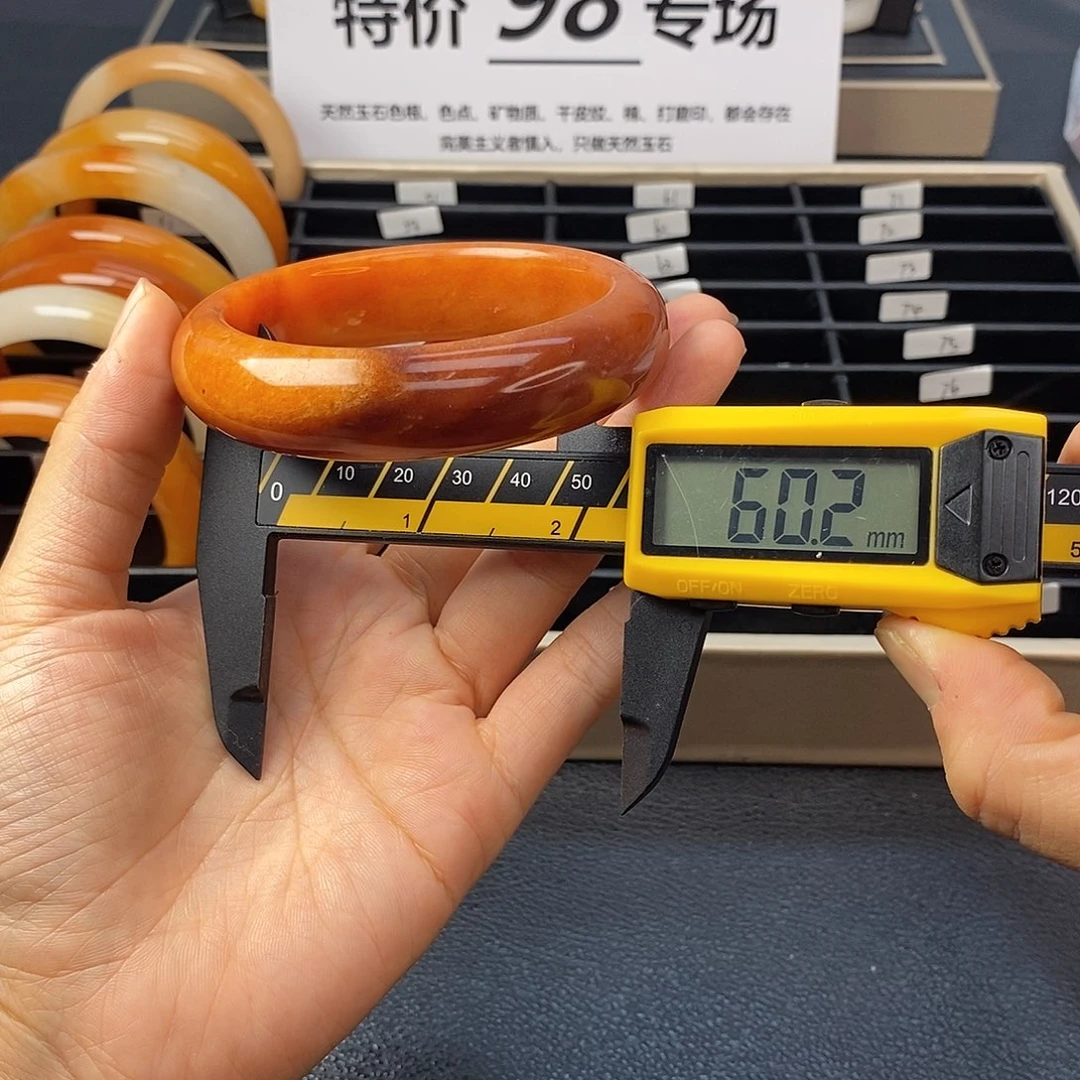 未镶嵌石英质玉（黄龙玉）手镯50号茄子山金沙老油红如血黄龙
