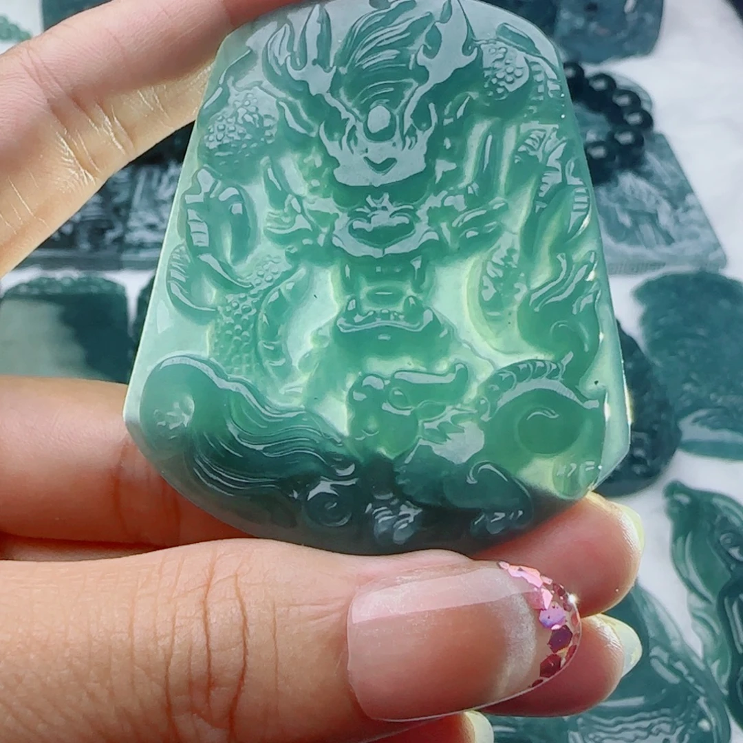 颈饰未镶嵌翡翠多样性发货天然的A货翡翠