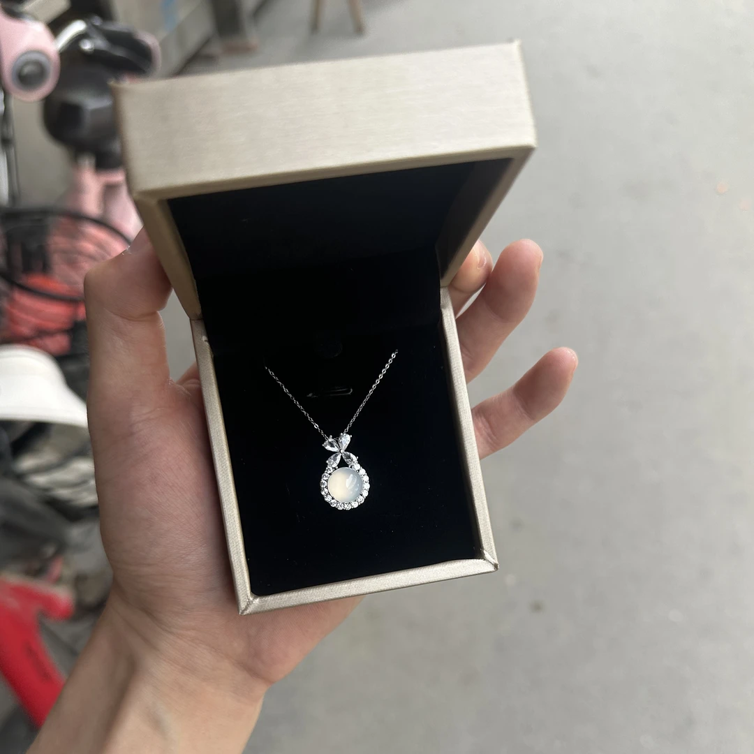 玉髓在逃公主（送银链子）