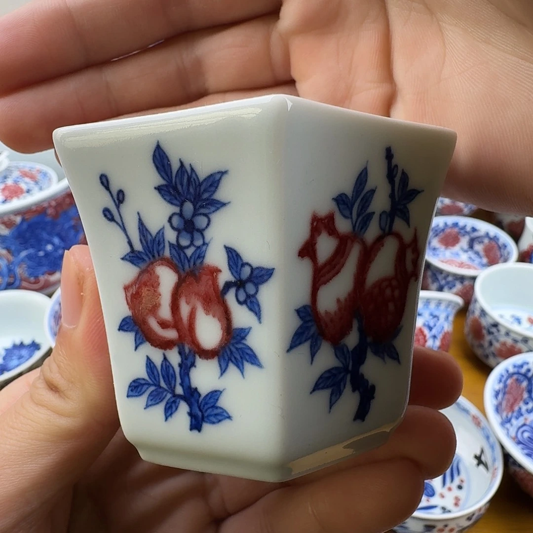 青花釉里红六方杯