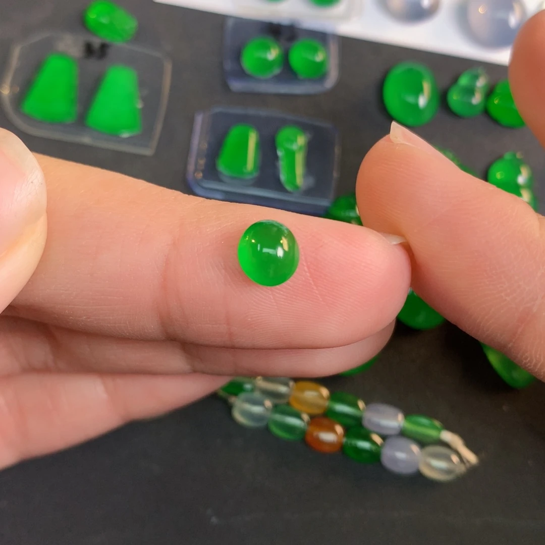 翡翠裸石6.4-5.85-3.63