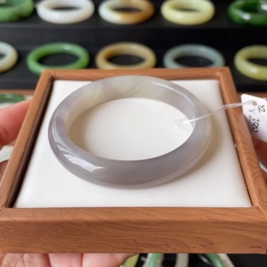 和田玉手镯未镶嵌?****?