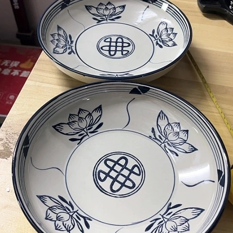 微瑕，不能明火，口径23高度5青花