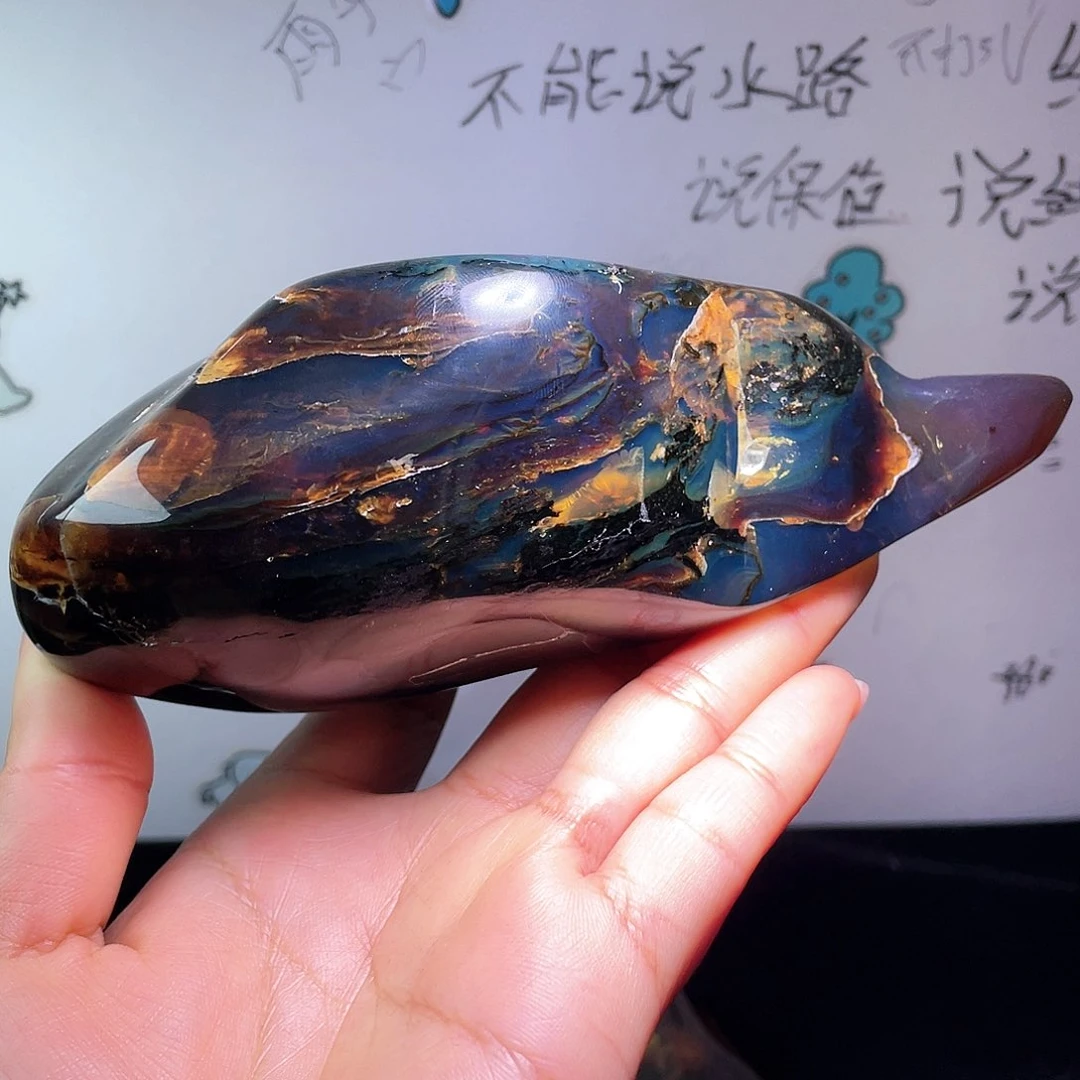 琥珀裸石未镶嵌云**觉。