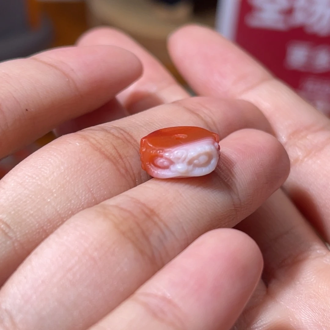 南红玛瑙醒狮隔片12.2x4.9mm未镶嵌不退换