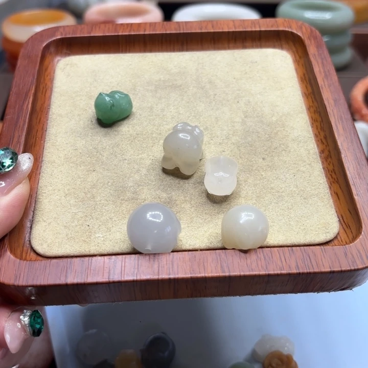 星***回石英岩玉合金颈饰