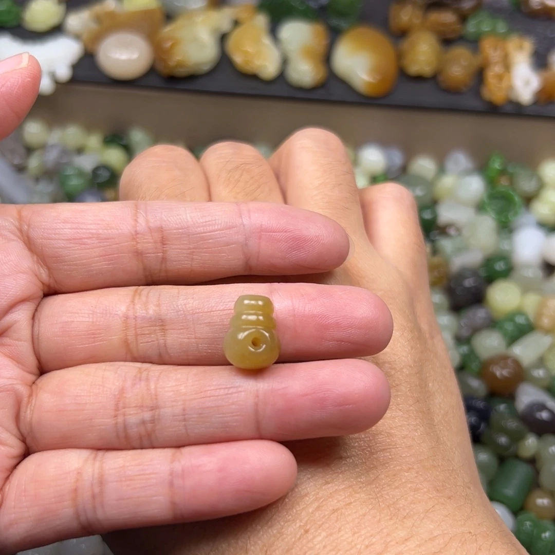 *****和田玉未镶嵌颈饰三通