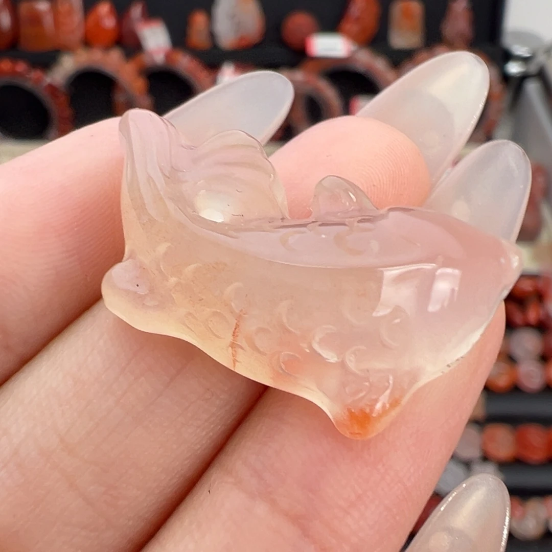 南红玛瑙未镶嵌颈饰锦鲤鱼