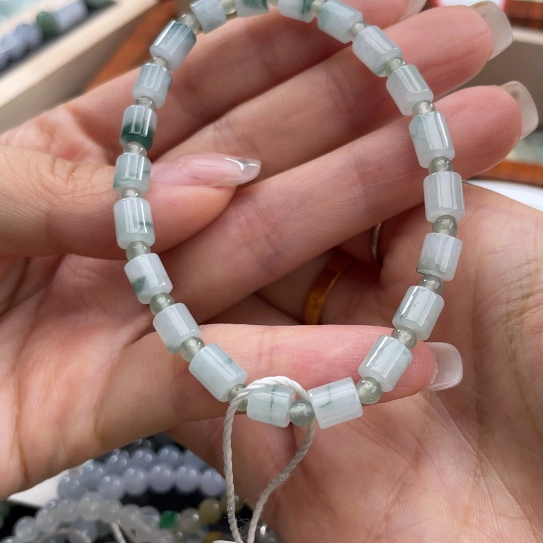 翡翠未镶嵌颈饰卡5+