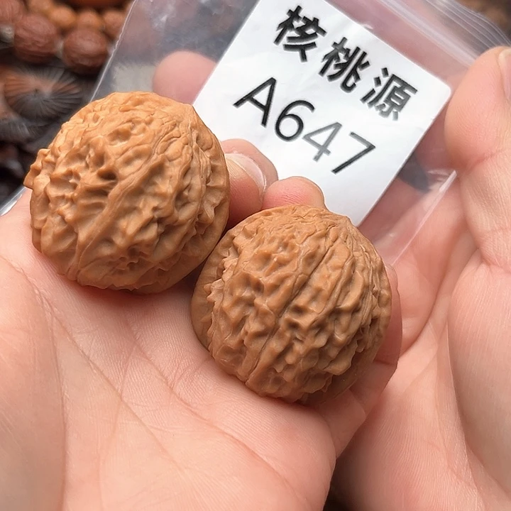 文玩核桃吊坠黄松峪元宝40