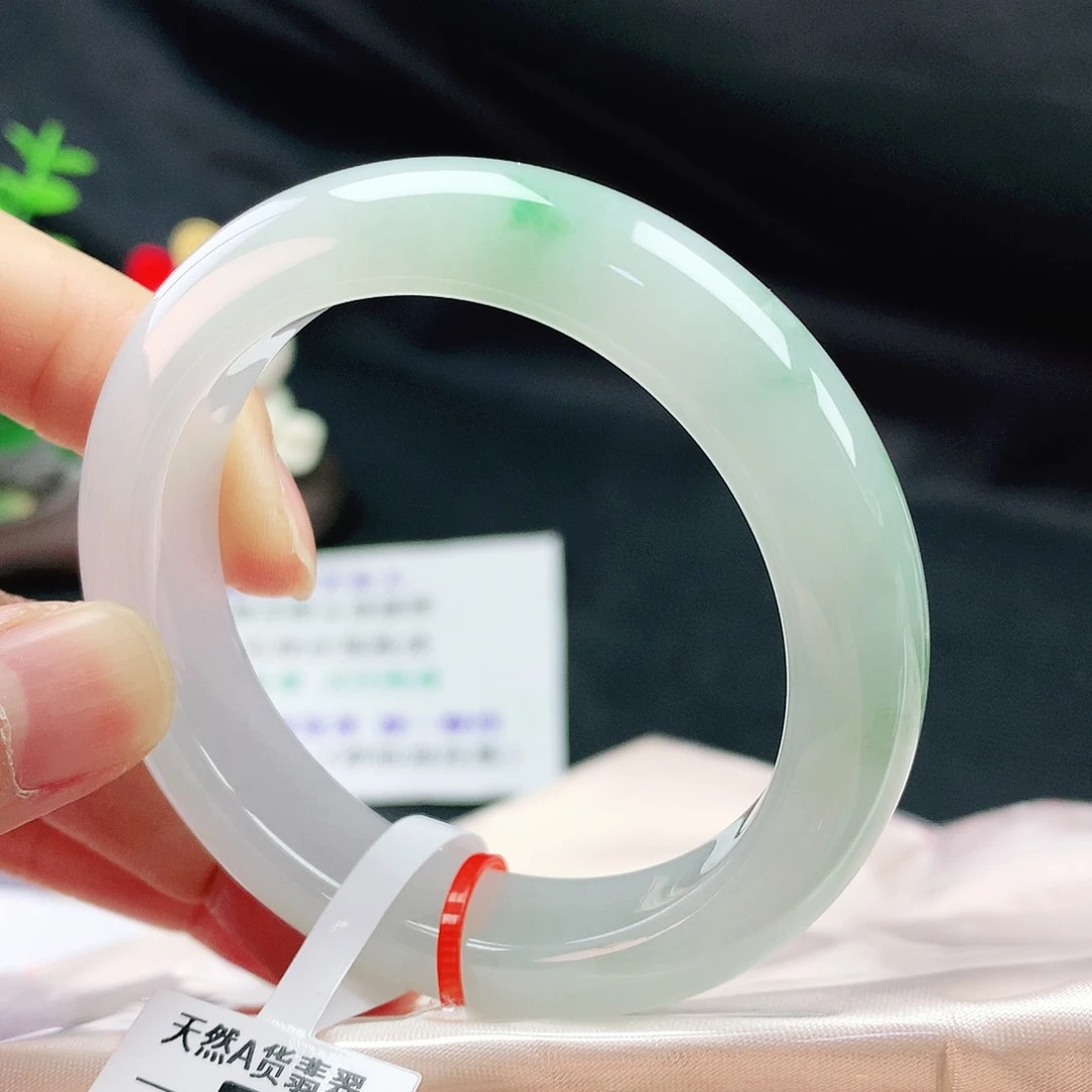 翡翠手镯未镶嵌51圈