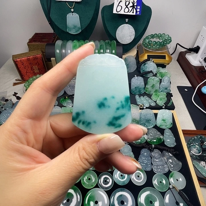 翡翠未镶嵌颈饰无事牌