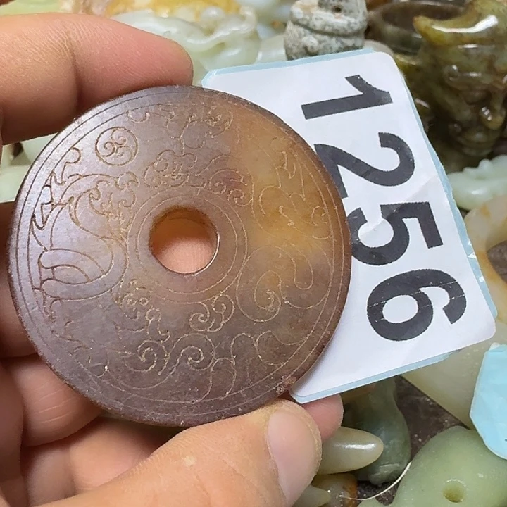 透闪石-蛇纹石玉未镶嵌颈饰