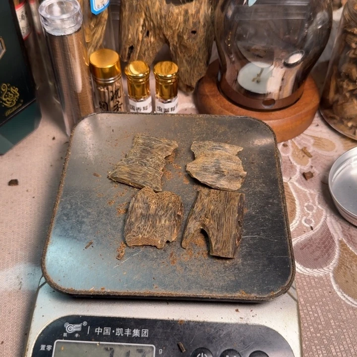 沐***恩楠木绿香莺歌绿沉水料块 21