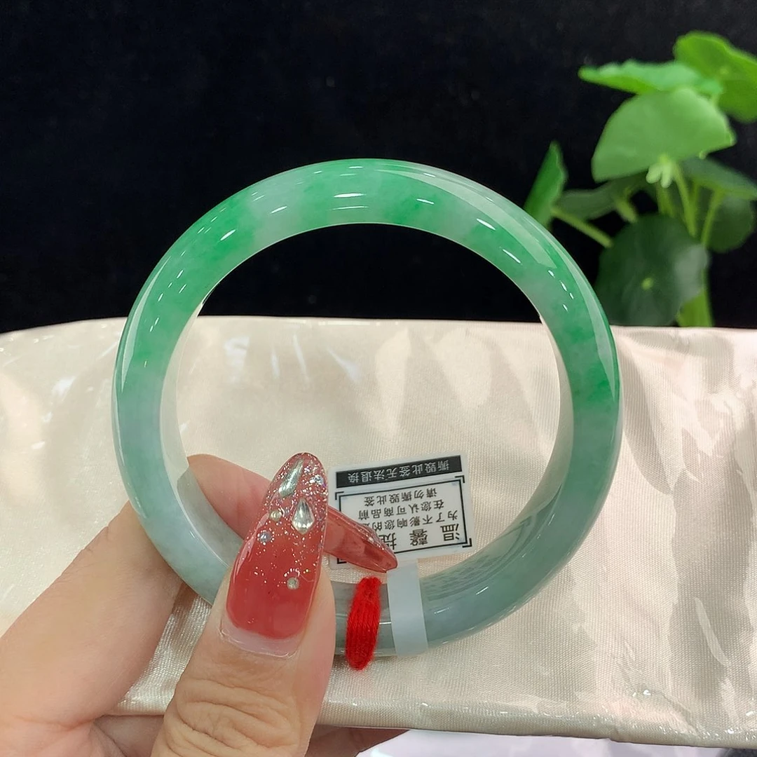 珍***呢翡翠手镯未镶嵌正60，分单1总16000