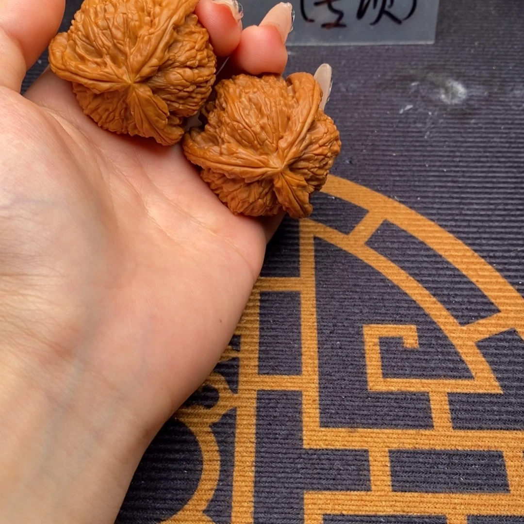 夏***糖吊坠文玩核桃白狮子
