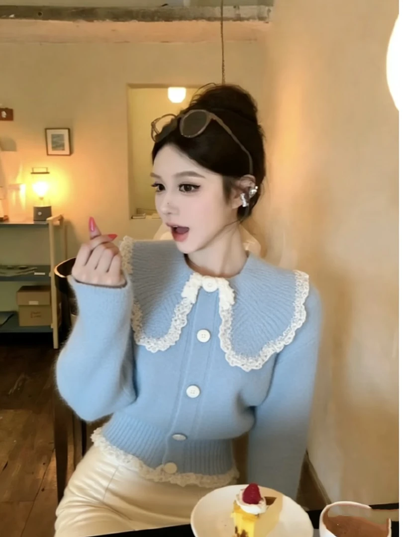 2025秋冬巨好看气质温柔高级感蓝色娃娃领蕾丝拼接针织毛衣女冬季