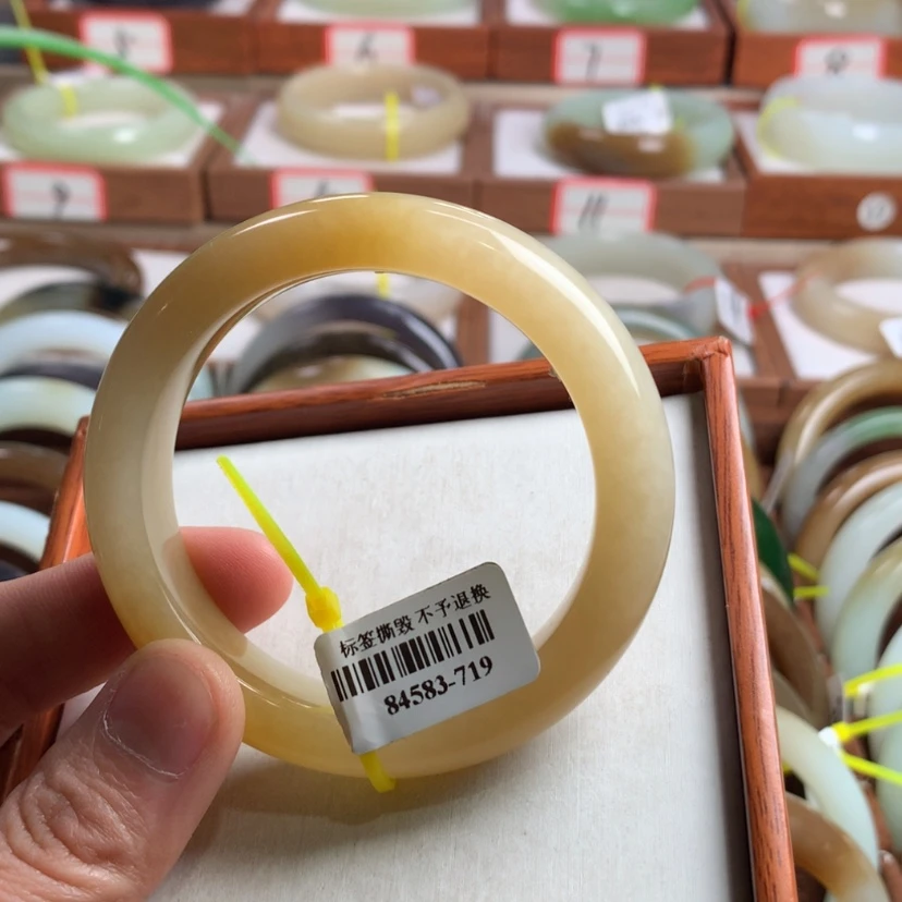 【闪购商品】和田玉手镯未镶嵌53