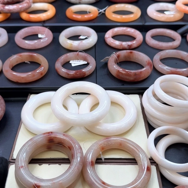 石英质玉手镯未镶嵌车****^