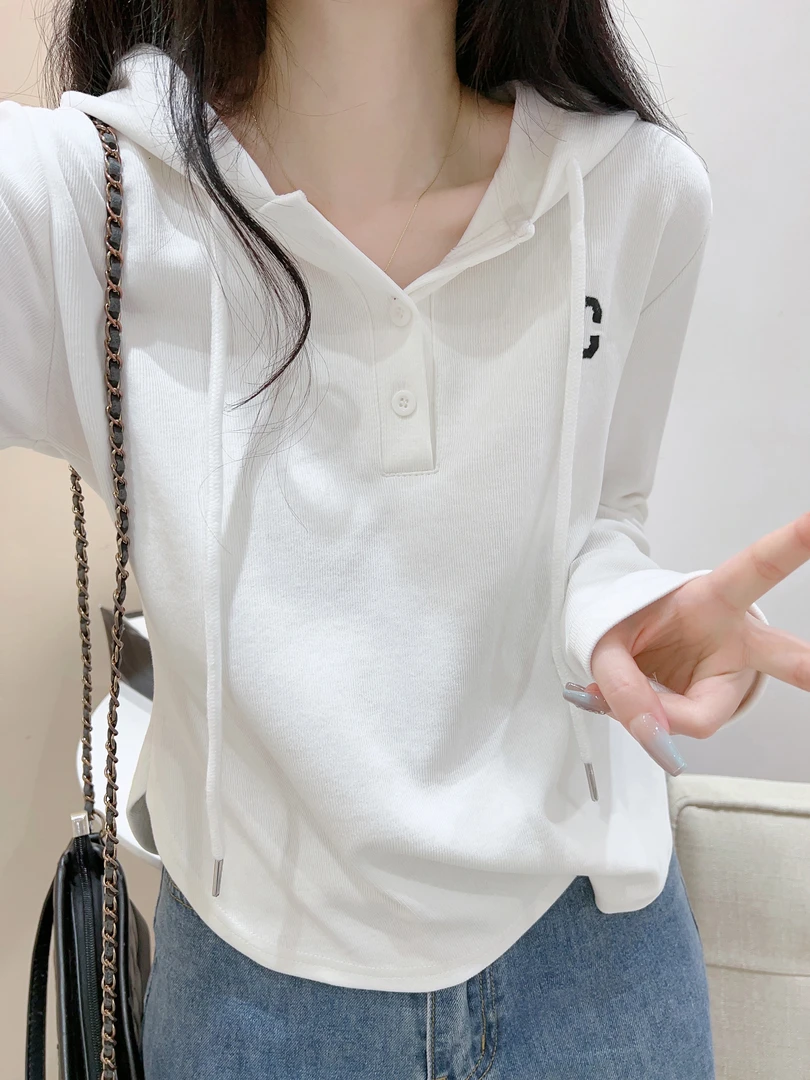白色连帽长袖T恤衫女秋季设计感刺绣C字母宽松卫衣弧形下摆女上衣