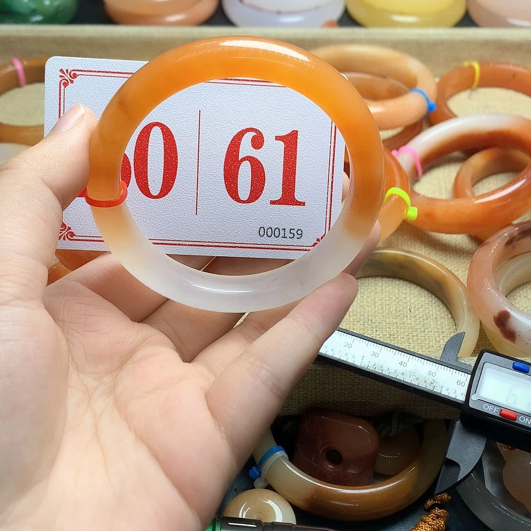 未镶嵌石英质玉（黄龙玉）手镯