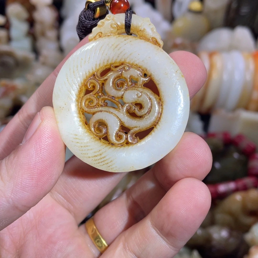 和田玉未镶嵌把件