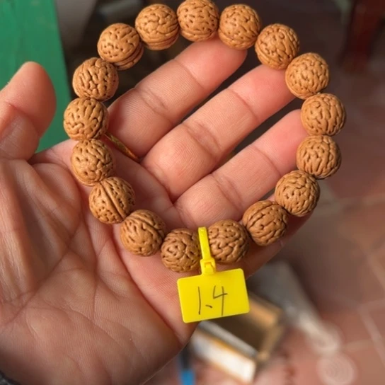 木质野生桃核手串