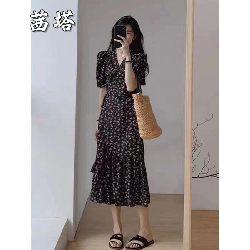 2025新款夏季高端精致v领碎花连衣裙女小个子显瘦A字长款茶歇裙子